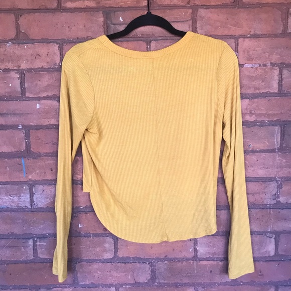 ✨3 for 20✨ Yellow Fashion Nova top - Picture 3 of 4